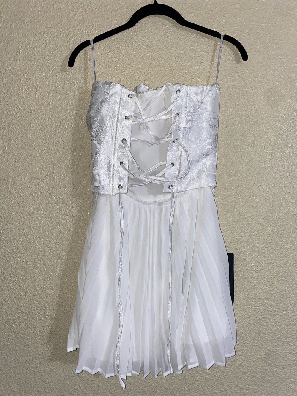 Lulus Laubrey White Floral Jacquard Mini Dress and Scarf Set Size M NWT - Picture 9 of 16